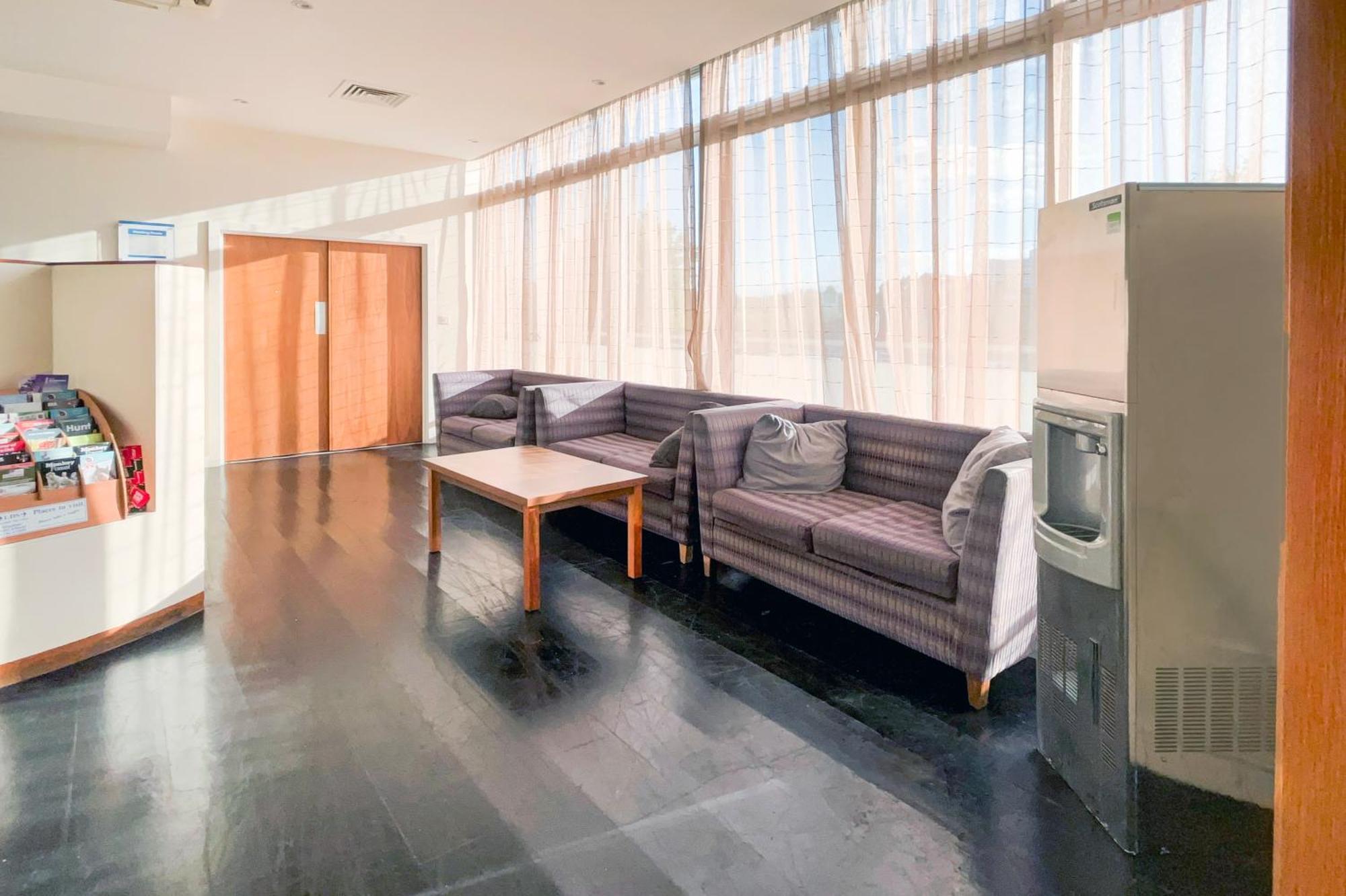 Belvilla Crewe City Centre Hotel Lifestyle Екстер'єр фото