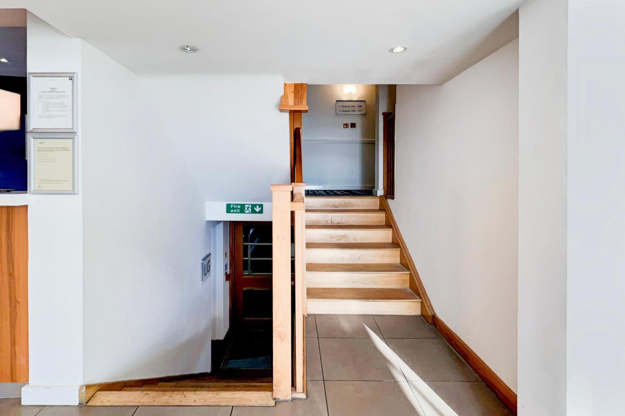 Belvilla Crewe City Centre Hotel Lifestyle Екстер'єр фото