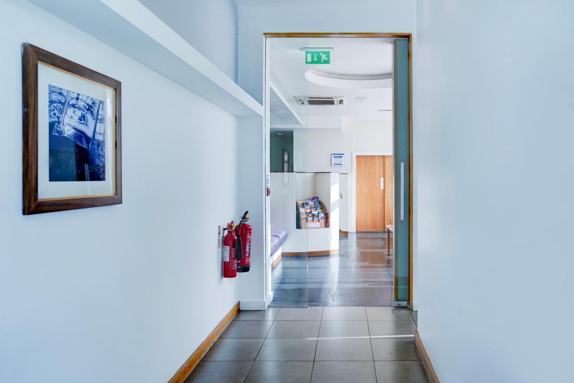 Belvilla Crewe City Centre Hotel Lifestyle Екстер'єр фото
